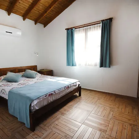 Willa Kay6600 Hayme 2 Bedrooms *